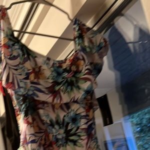 Flower of the shoulder bathingsuit